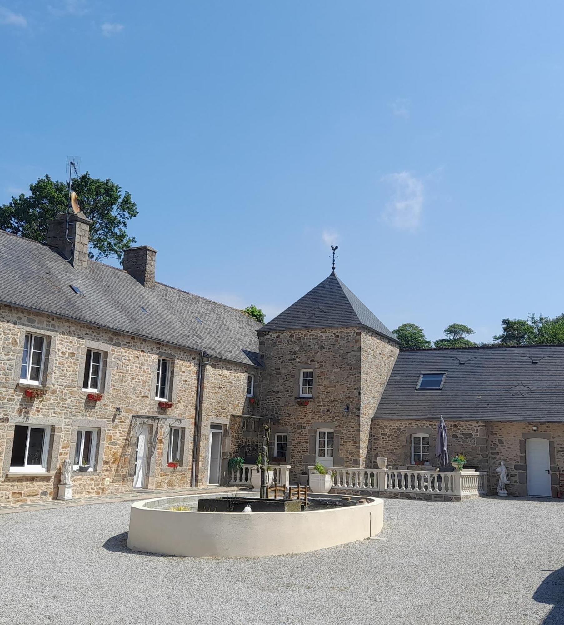Domaine De La Tour Carree - 3 Chambres Benoitville Eksteriør billede